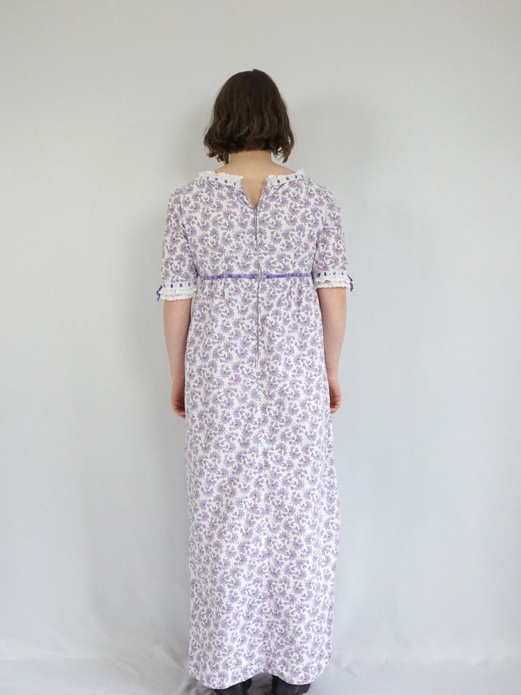 Floral Lilac Prairie Dress - M