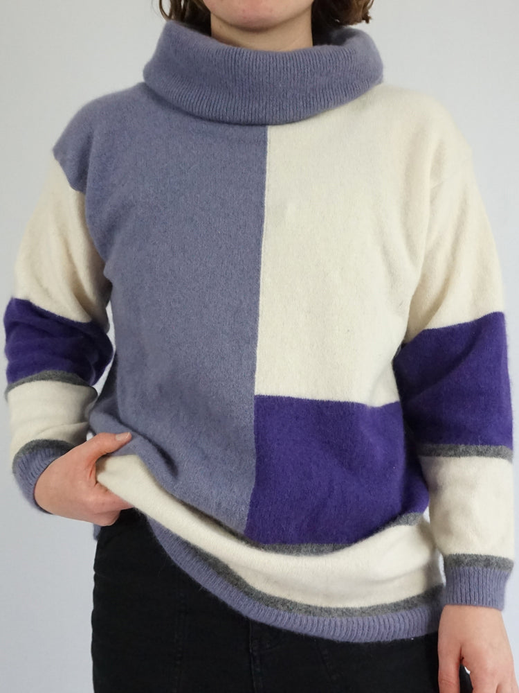 Super Soft Lilac & White Turtleneck - L