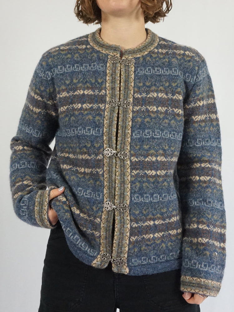 Norwegian Metal Clasp Cardigan - M